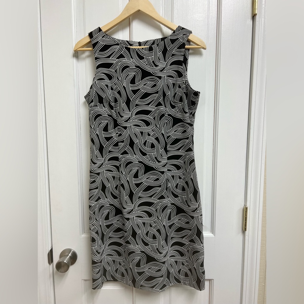 Dressbarn size 8 with beautiful pattern!